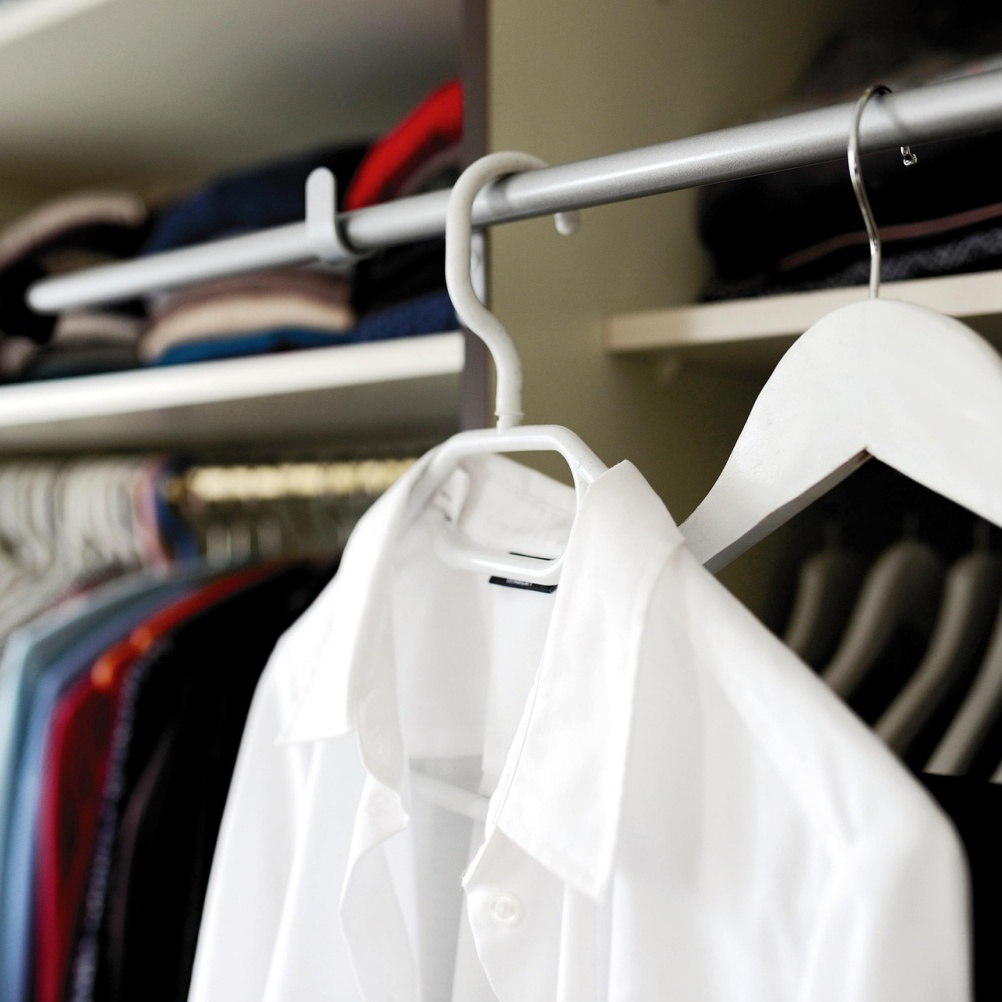 tabaczkowy frak, nagość i Szpak